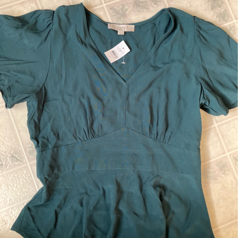 Loft V Neck‎  Forest green Peplum Short Flutter Sleeve Blouse